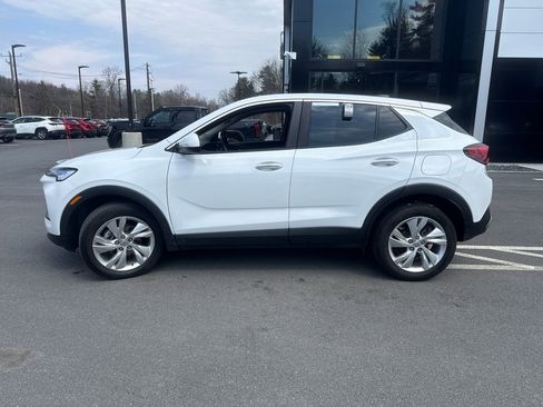 Used 2025 Buick Encore GX Preferred AWD/4WD image 2