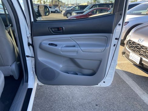 Used 2013 Toyota Tacoma 4x4 Double Cab w/ TRD Sport Pkg image 25