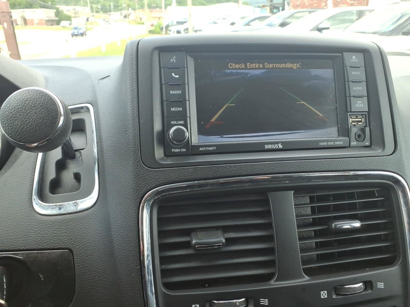 Used 2018 Dodge Grand Caravan SE w/ UConnect Hands-Free Group FWD image 10