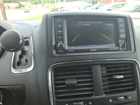 Used 2018 Dodge Grand Caravan SE w/ UConnect Hands-Free Group FWD image 10