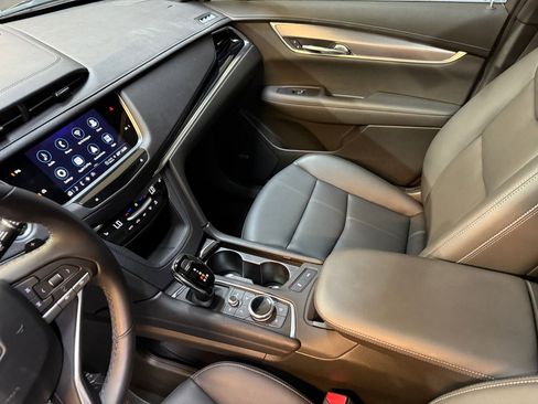 New 2025 Cadillac XT6 Luxury image 33