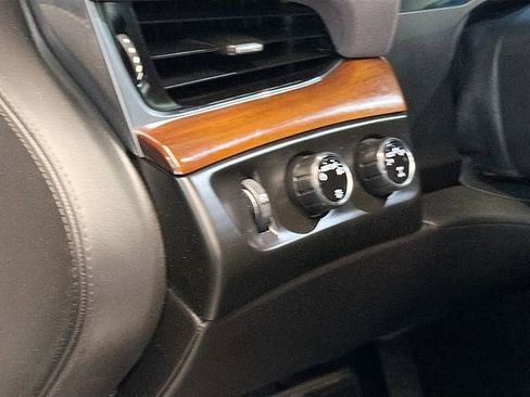 Used 2019 Cadillac Escalade Luxury image 10