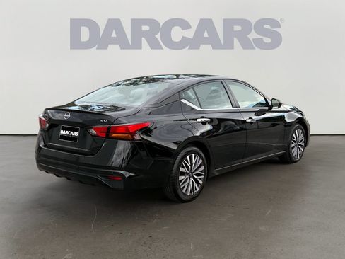 Used 2024 Nissan Altima 2.5 SV FWD image 7