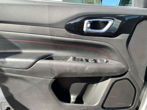 Used 2025 Jeep Compass Trailhawk w/ Trailer Tow Group image 20