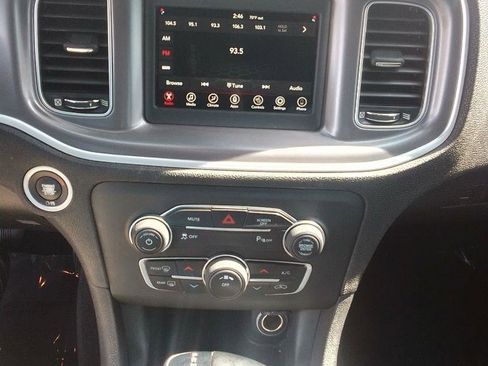 Used 2019 Dodge Charger SXT w/ Leather Interior Group image 9