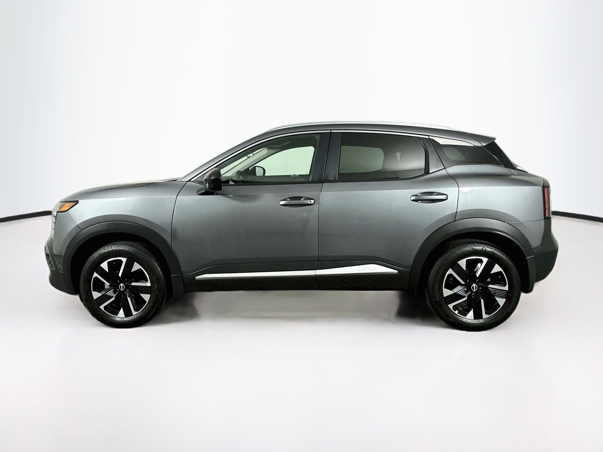 Used 2026 Nissan Kicks SV w/ SV Premium Package AWD/4WD image 4