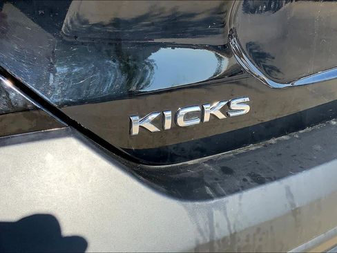 Used 2020 Nissan Kicks SV FWD image 33