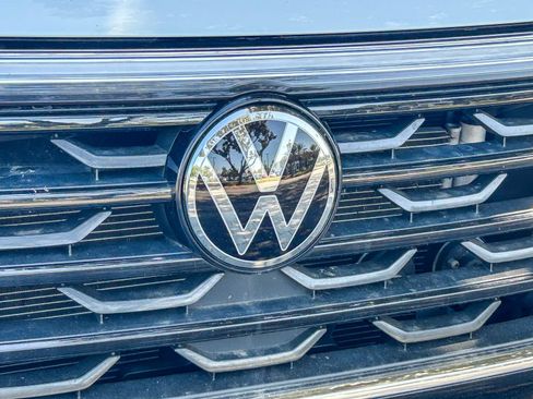 Used 2024 Volkswagen Atlas Cross Sport SE FWD image 5