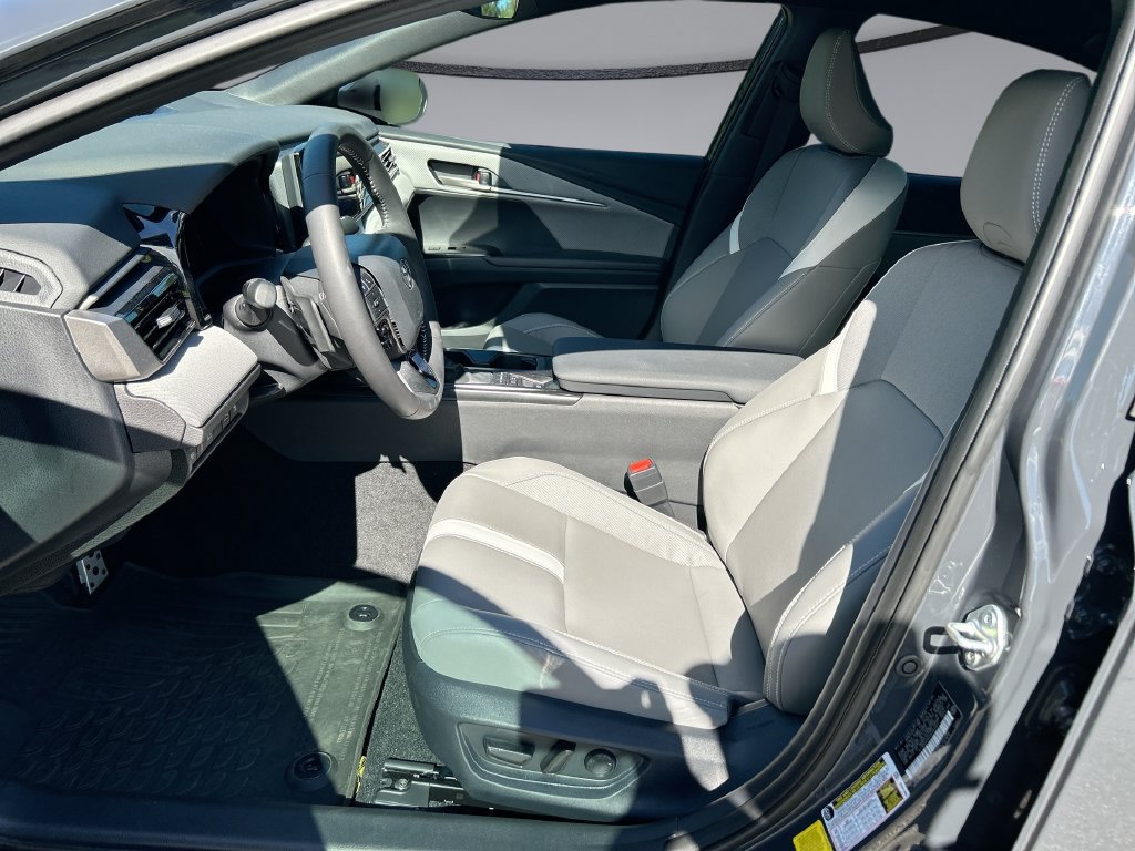 Used 2026 Toyota Camry SE FWD image 11