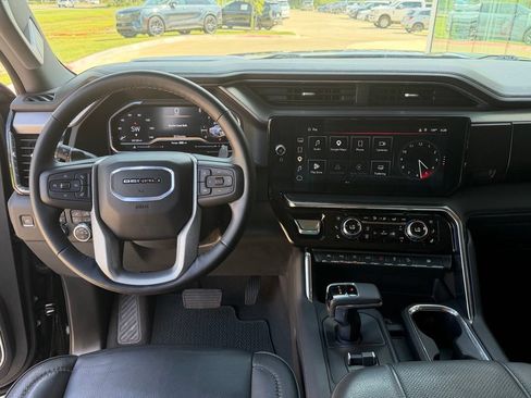 Used 2024 GMC Sierra 1500 Denali w/ Technology Package AWD/4WD image 30