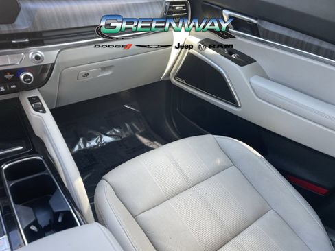 Used 2024 Kia Telluride EX w/ EX Captain's Chair Package FWD image 15