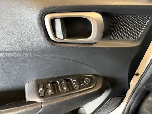 Used 2022 Hyundai Venue SE FWD image 19