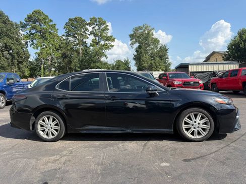 Used 2022 Toyota Camry SE FWD image 5