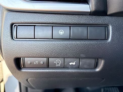 Used 2023 Nissan Rogue SL w/ SL Premium Package image 10