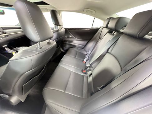 Used 2021 Lexus ES 250 w/ Accessory Package 2 AWD/4WD image 23
