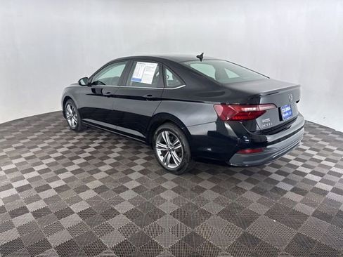 Used 2024 Volkswagen Jetta SE image 9