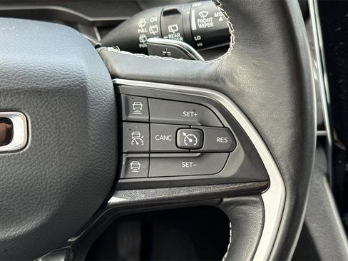 Used 2021 Jeep Grand Cherokee L Laredo image 35