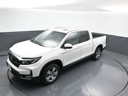 Certified 2025 Honda Ridgeline RTL image 34