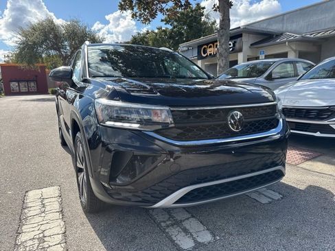 Used 2024 Volkswagen Taos SE image 2