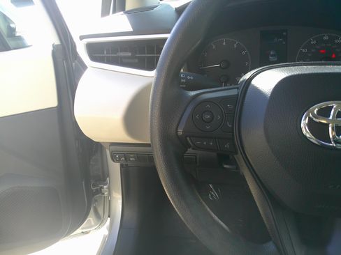 Used 2025 Toyota Corolla LE image 20