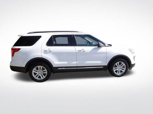 Used 2018 Ford Explorer XLT AWD/4WD image 15