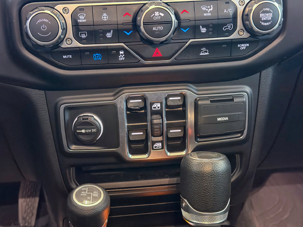 Used 2023 Jeep Wrangler Unlimited w/ Dual Top Group AWD/4WD image 19