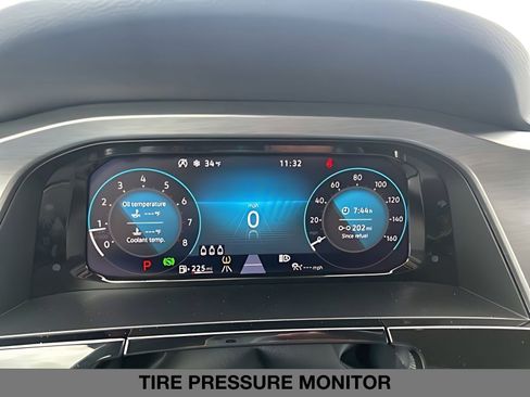 Used 2025 Volkswagen Atlas Cross Sport SE image 18