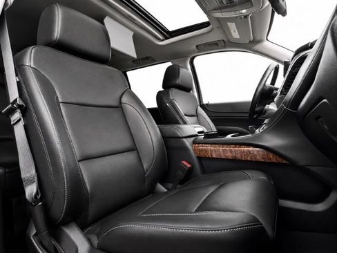 Used 2020 Chevrolet Suburban Premier AWD/4WD image 40
