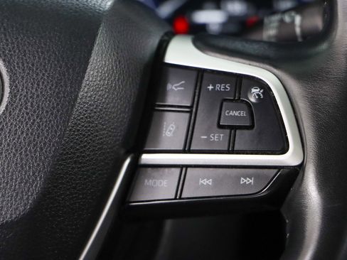 Used 2023 Toyota Highlander Limited image 14