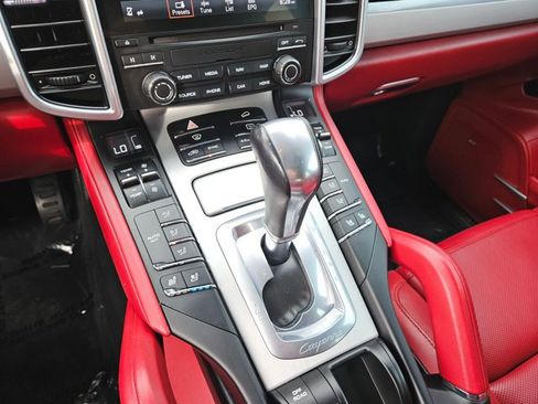 Used 2017 Porsche Cayenne Platinum Edition image 17