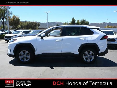 Used 2022 Toyota RAV4 XLE AWD/4WD image 4