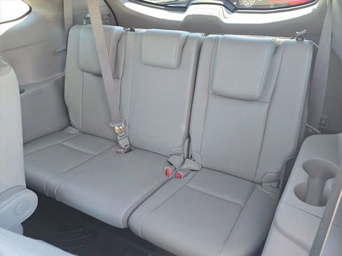 Used 2019 Toyota Highlander XLE FWD image 16