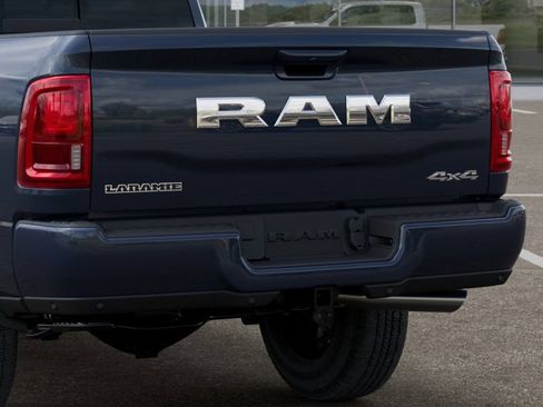 New 2025 RAM 2500 Laramie AWD/4WD image 13