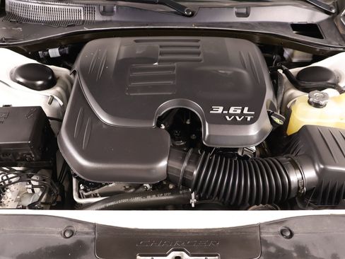 Used 2020 Dodge Charger SXT RWD image 18