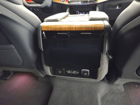 Used 2023 Jeep Grand Wagoneer Series III w/ Rear Seat Video Group 1 AWD/4WD image 36