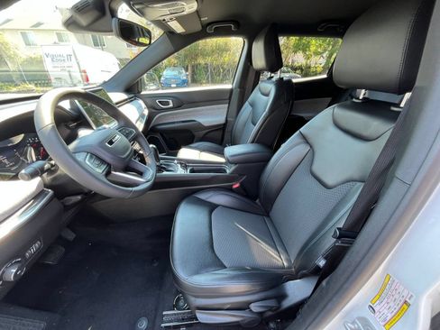 Used 2025 Jeep Compass Latitude AWD/4WD image 27