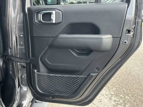 Used 2022 Jeep Wrangler Unlimited Sahara AWD/4WD image 22