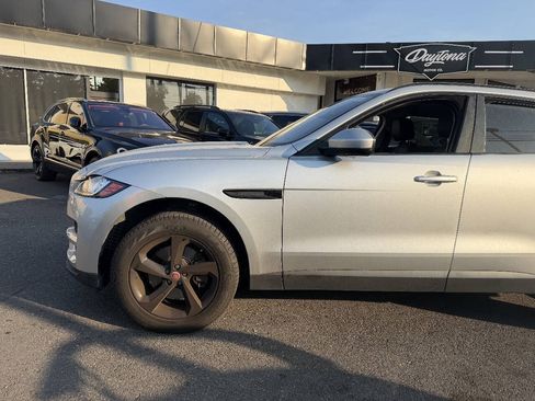 Used 2017 Jaguar F-PACE Premium AWD/4WD image 2