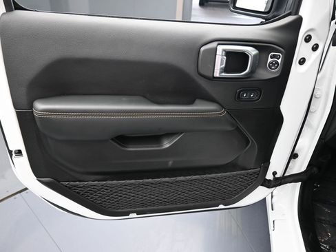 Used 2024 Jeep Gladiator Sport w/ Premium Package image 12