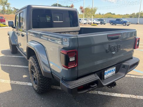 Used 2025 Jeep Gladiator Sport AWD/4WD image 19