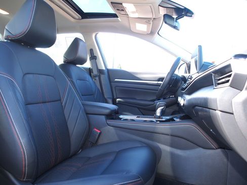 Used 2024 Nissan Altima 2.5 SR w/ SR Premium Package image 11