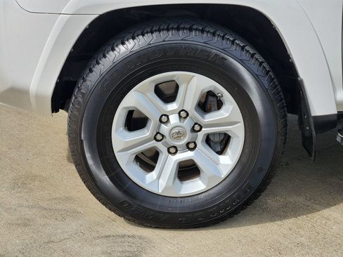 Used 2016 Toyota 4Runner SR5 Premium RWD image 10