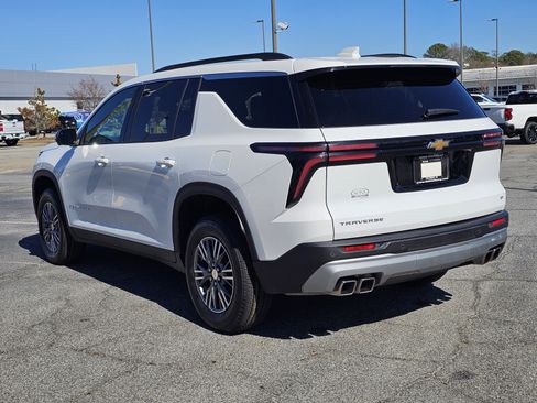 Used 2024 Chevrolet Traverse LT image 13