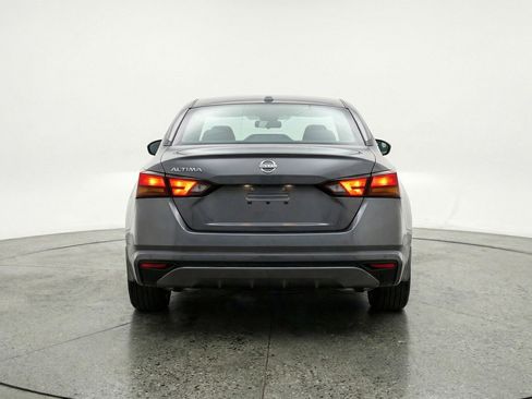Used 2025 Nissan Altima 2.5 SV FWD image 7
