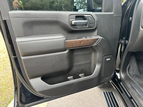 Used 2023 GMC Sierra 2500 Denali w/ Denali Ultimate Package image 9