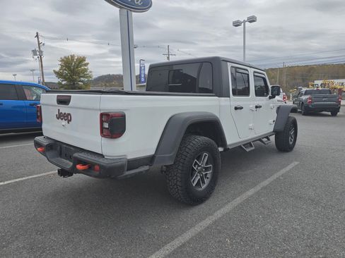 Used 2024 Jeep Gladiator Mojave w/ Technology Group image 3