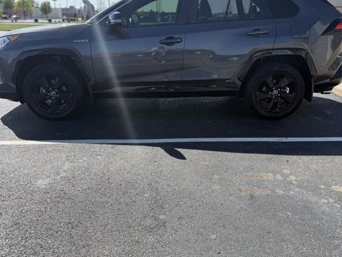 Used 2019 Toyota RAV4 XSE image 9