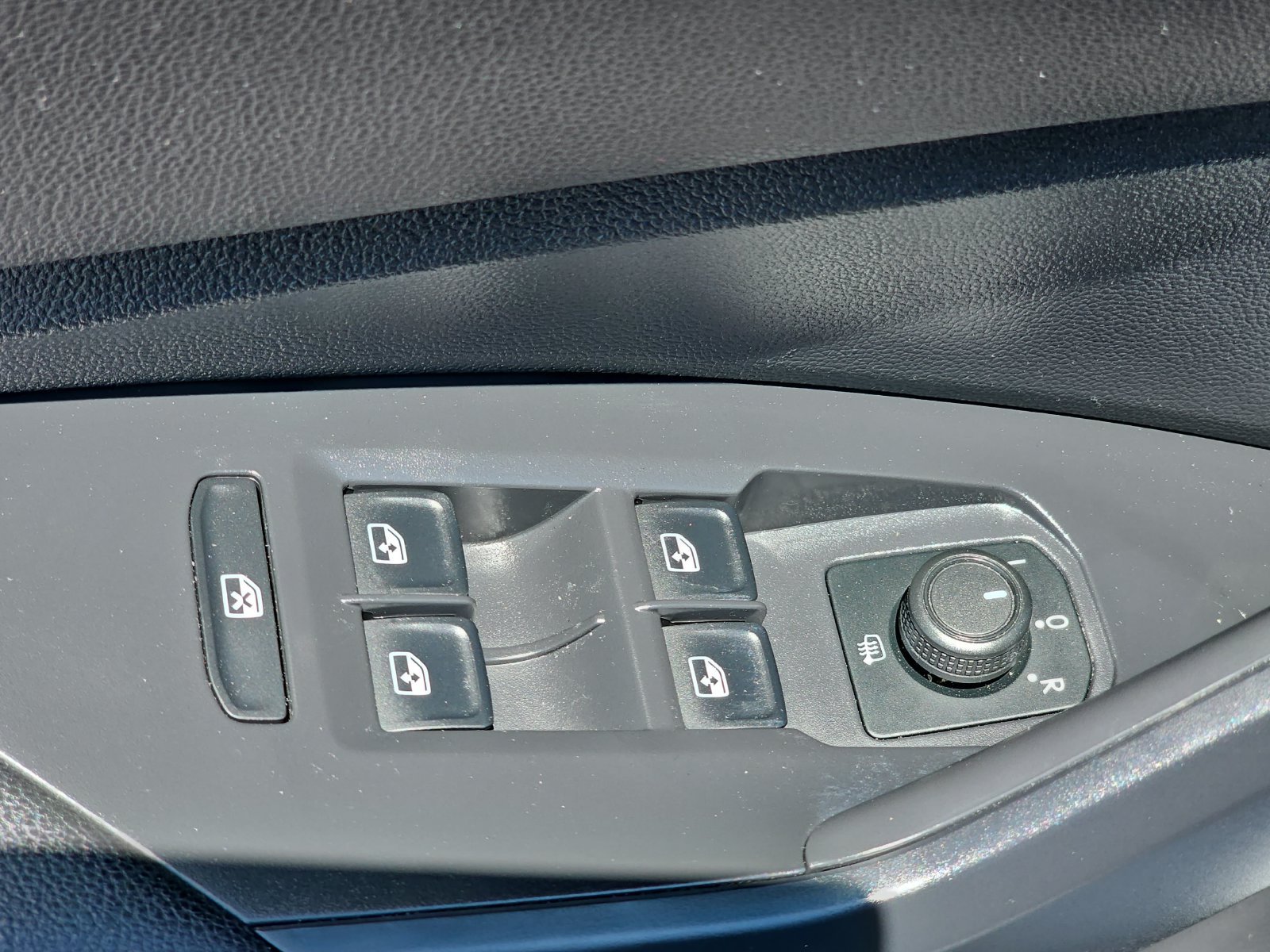 Used 2020 Volkswagen Jetta R-Line FWD image 27