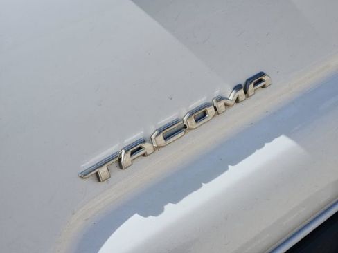 Used 2019 Toyota Tacoma TRD Sport image 12