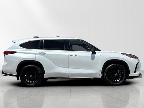 Used 2023 Toyota Highlander XSE AWD/4WD image 2